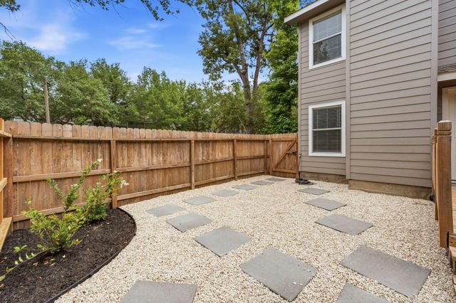 239 Blushwood Place, The Woodlands, TX 77382