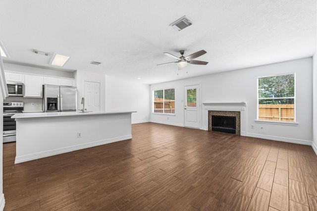 239 Blushwood Place, The Woodlands, TX 77382