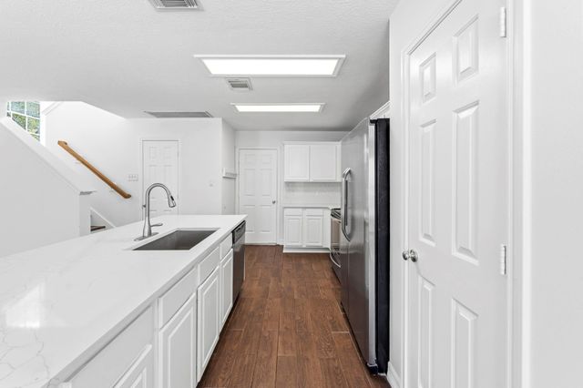 239 Blushwood Place, The Woodlands, TX 77382