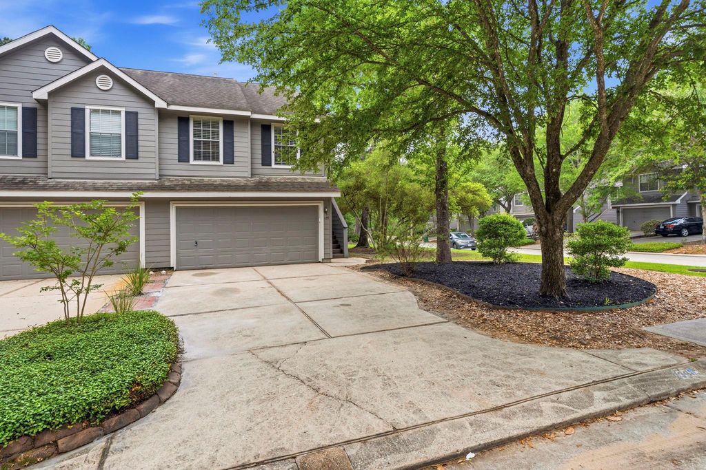 239 Blushwood Place, The Woodlands, TX 77382