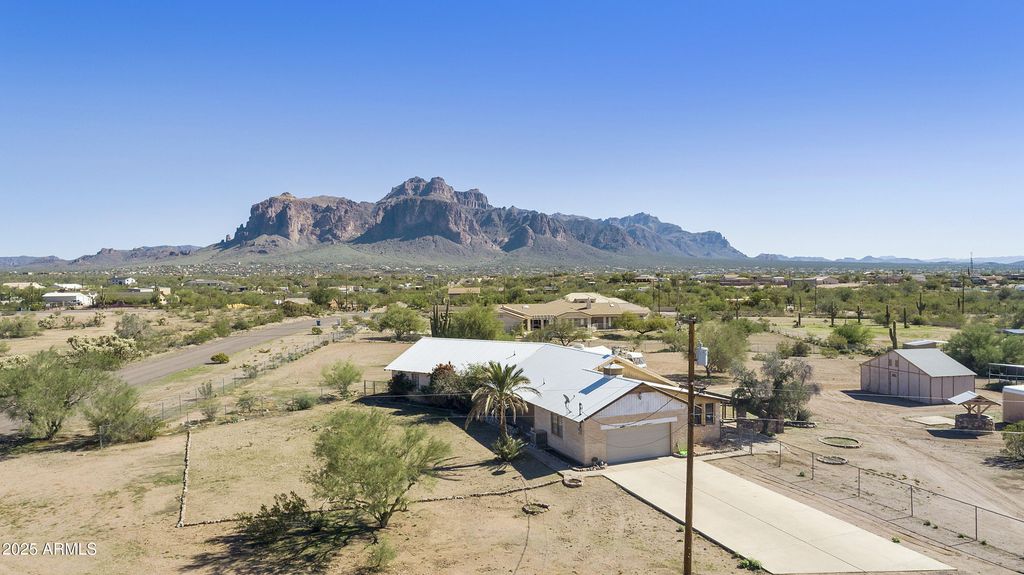 2225 E FOOTHILL Street, Apache Junction, AZ 85119
