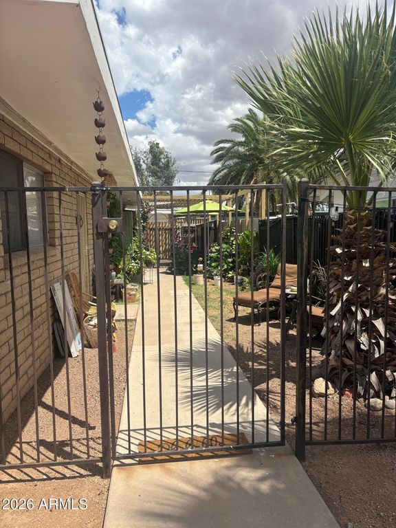 Image 6 of property listing at 3125 N 66TH Street, Scottsdale, AZ 85251