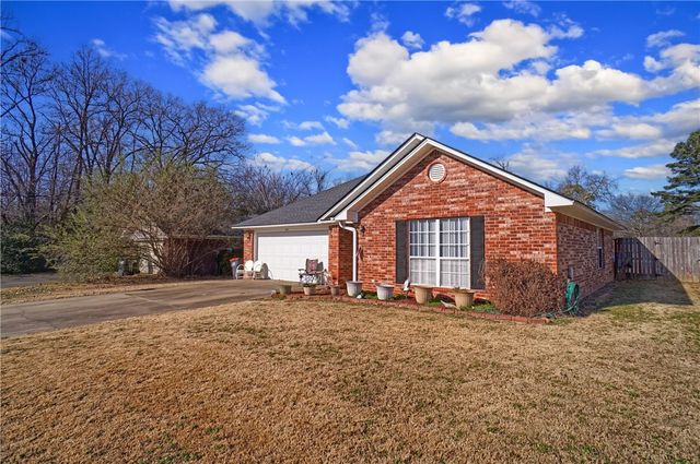 1819 E 20 Street, Russellville, AR 72802