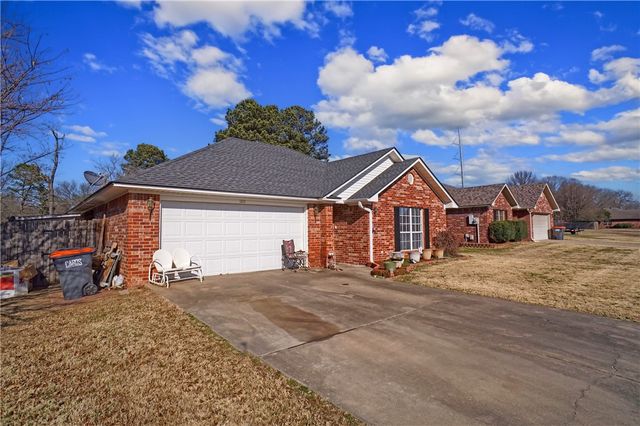 1819 E 20 Street, Russellville, AR 72802