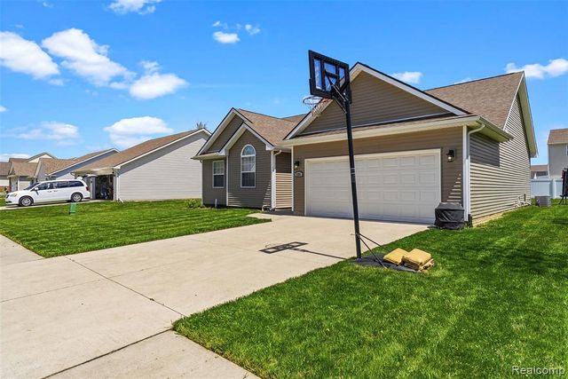 2261 Legacy Drive, Burton, MI 48519