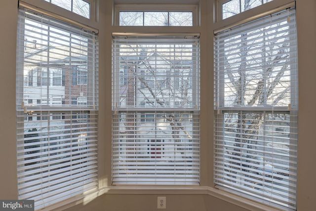 992 HARRISON CIR, Alexandria, VA 22304