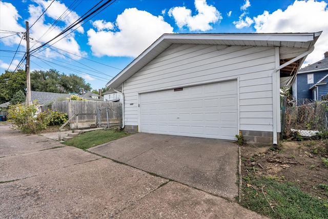 1435 10th Street, Moline, IL 61265