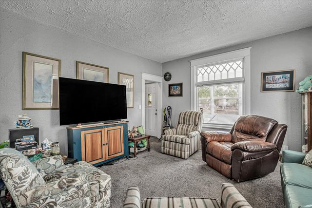 1435 10th Street, Moline, IL 61265