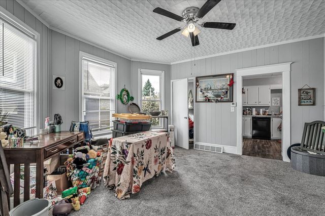 1435 10th Street, Moline, IL 61265