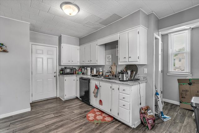 1435 10th Street, Moline, IL 61265