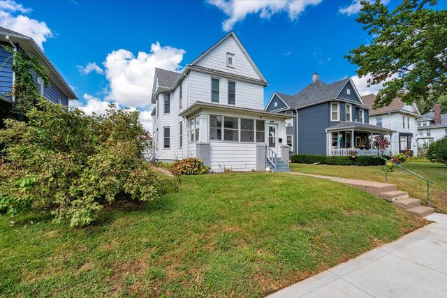 1435 10th Street, Moline, IL 61265