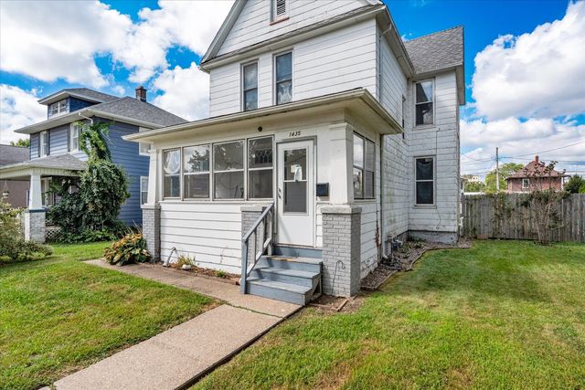 1435 10th Street, Moline, IL 61265