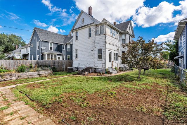 1435 10th Street, Moline, IL 61265
