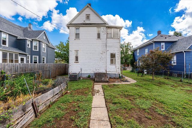 1435 10th Street, Moline, IL 61265