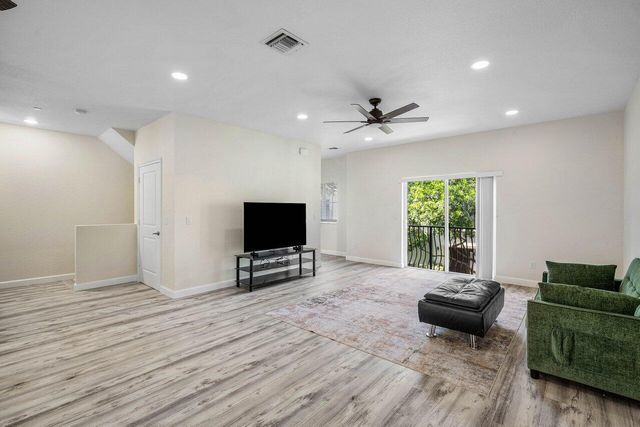 48 NW HAWTHORNE Place, Boca Raton, FL 33432