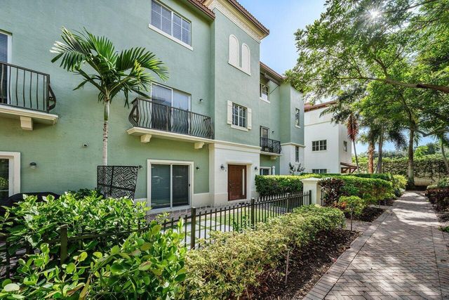 48 NW HAWTHORNE Place, Boca Raton, FL 33432