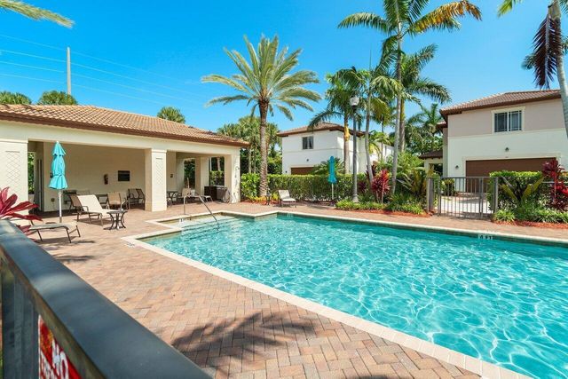 48 NW HAWTHORNE Place, Boca Raton, FL 33432