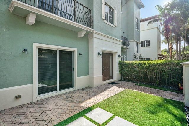 48 NW HAWTHORNE Place, Boca Raton, FL 33432