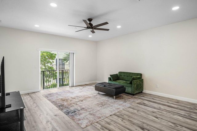 48 NW HAWTHORNE Place, Boca Raton, FL 33432