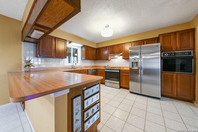 1033 E Live Oak, Schertz, TX 78154