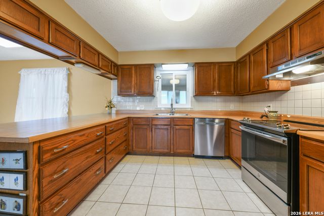 1033 E Live Oak, Schertz, TX 78154