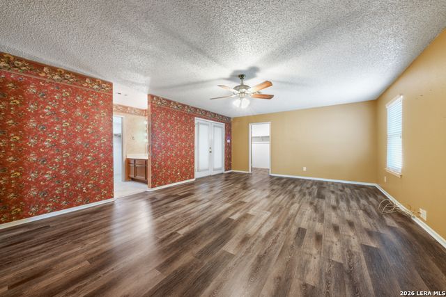 1033 E Live Oak, Schertz, TX 78154