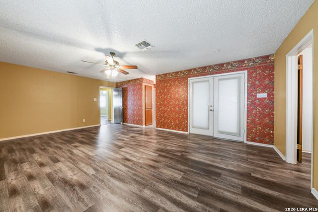 1033 E Live Oak, Schertz, TX 78154