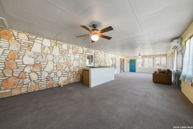 1033 E Live Oak, Schertz, TX 78154