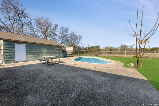 1033 E Live Oak, Schertz, TX 78154