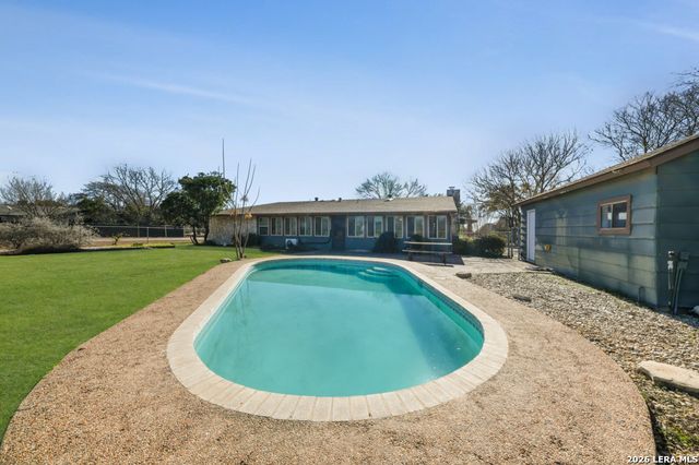 1033 E Live Oak, Schertz, TX 78154