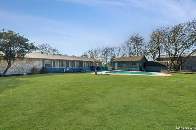 1033 E Live Oak, Schertz, TX 78154