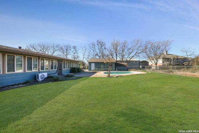 1033 E Live Oak, Schertz, TX 78154