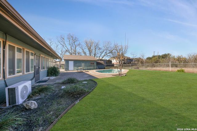 1033 E Live Oak, Schertz, TX 78154