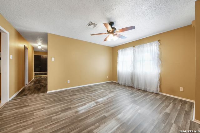 1033 E Live Oak, Schertz, TX 78154