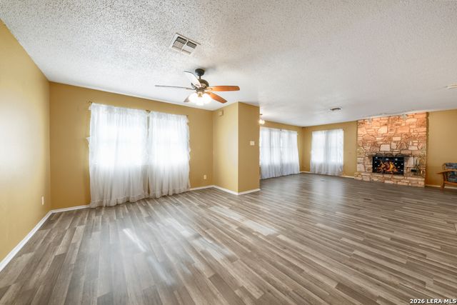 1033 E Live Oak, Schertz, TX 78154