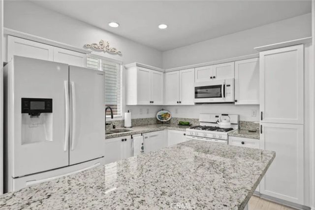 3559 Half Dome Avenue, Rosamond, CA 93560