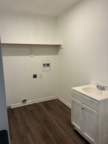 1208 W Tennessee Ave, Midland, TX 79701