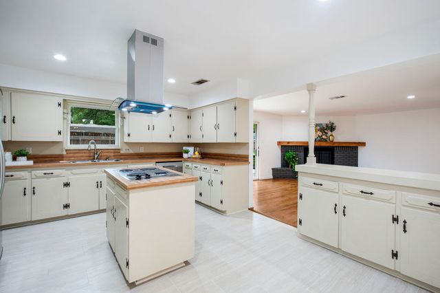 3001 Lavita Lane, Farmers Branch, TX 75234