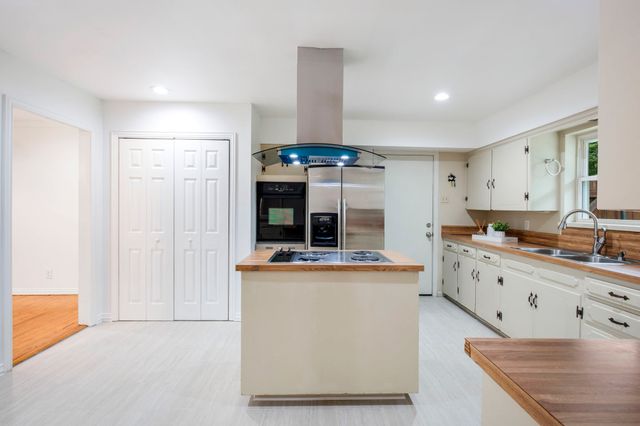 3001 Lavita Lane, Farmers Branch, TX 75234