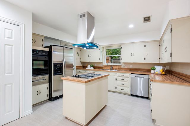 3001 Lavita Lane, Farmers Branch, TX 75234