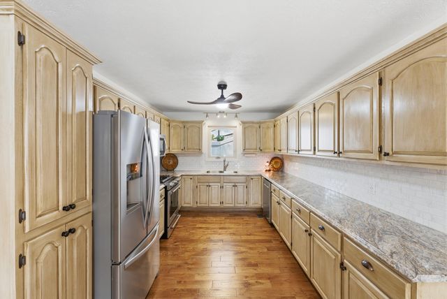 1077 Cliffs Edge Road, East Bernstadt, KY 40729
