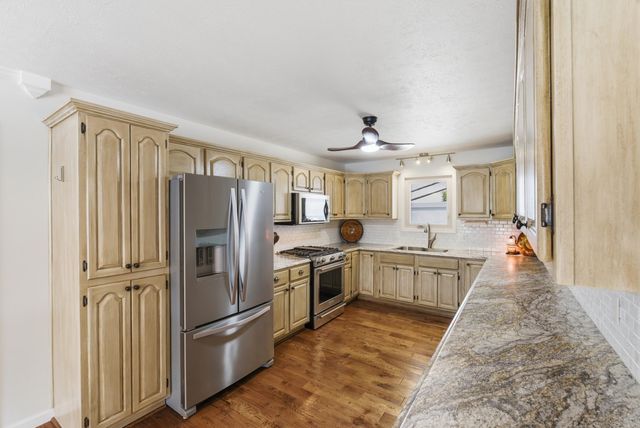 1077 Cliffs Edge Road, East Bernstadt, KY 40729