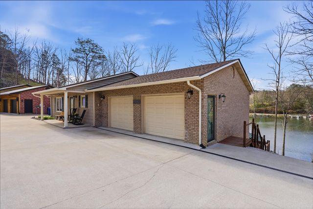 1077 Cliffs Edge Road, East Bernstadt, KY 40729