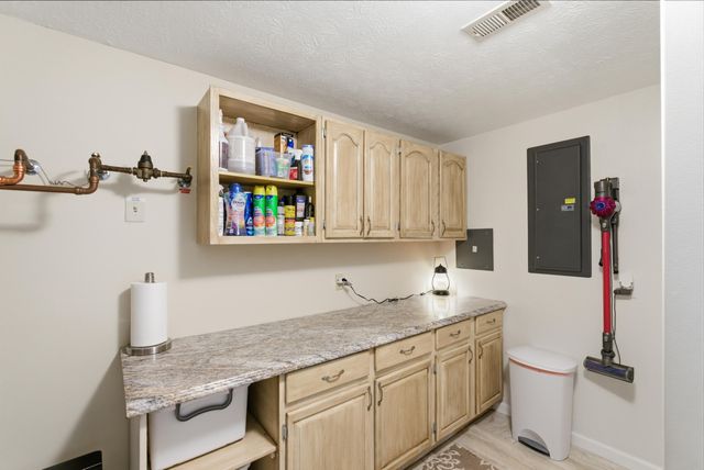 1077 Cliffs Edge Road, East Bernstadt, KY 40729