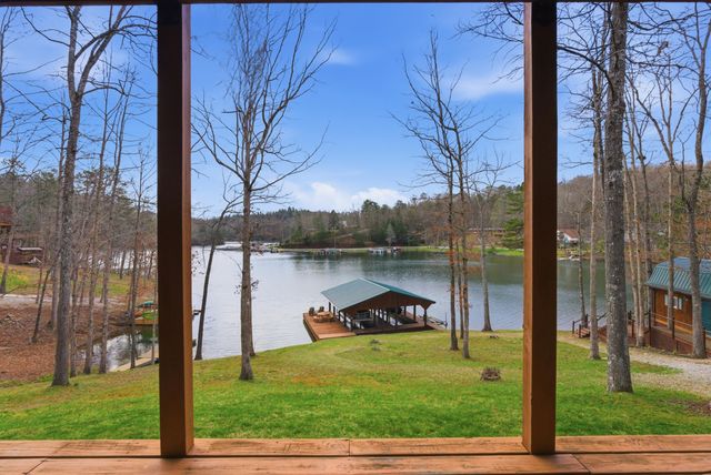 1077 Cliffs Edge Road, East Bernstadt, KY 40729