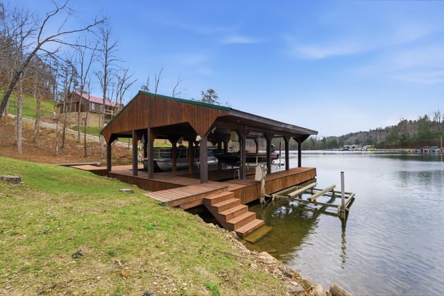 1077 Cliffs Edge Road, East Bernstadt, KY 40729