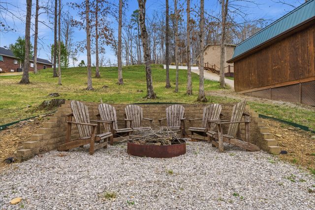 1077 Cliffs Edge Road, East Bernstadt, KY 40729