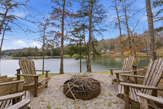 1077 Cliffs Edge Road, East Bernstadt, KY 40729