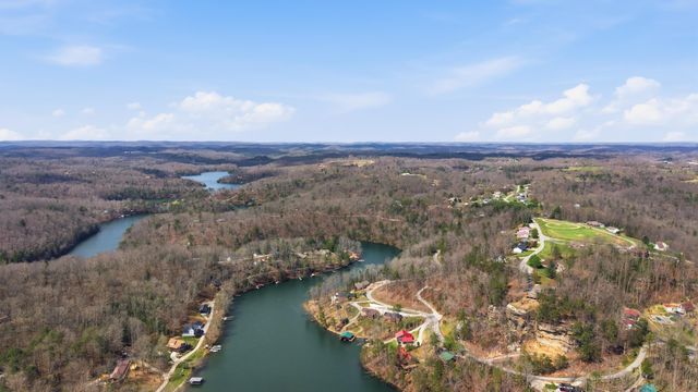 1077 Cliffs Edge Road, East Bernstadt, KY 40729