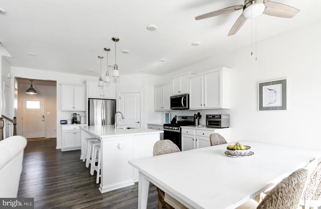 106 LAQUINTA DR, Egg Harbor Township, NJ 08234